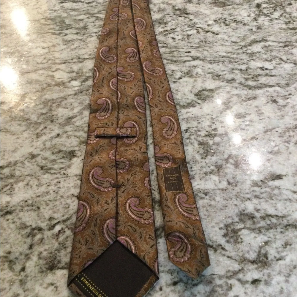 Ermenegildo Zegna Brown Paisley Silk Tie with Pink Accents